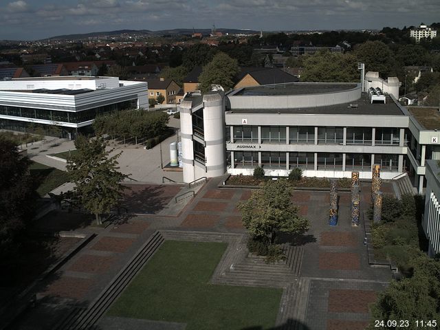 Foto der Webcam: Verwaltungsgebäude, Innenhof mit Audimax, Hörsaal-Gebäude 1