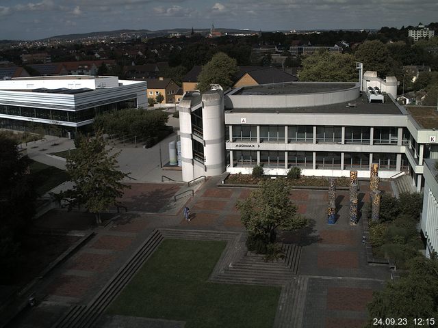 Foto der Webcam: Verwaltungsgebäude, Innenhof mit Audimax, Hörsaal-Gebäude 1