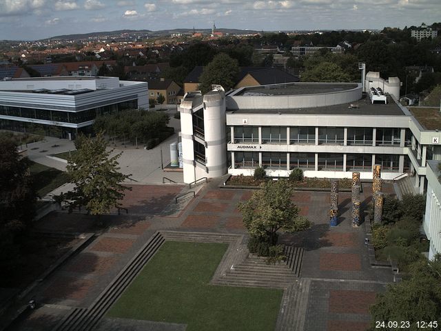 Foto der Webcam: Verwaltungsgebäude, Innenhof mit Audimax, Hörsaal-Gebäude 1