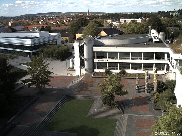 Foto der Webcam: Verwaltungsgebäude, Innenhof mit Audimax, Hörsaal-Gebäude 1