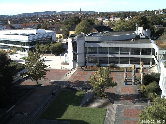 Foto der Webcam: Verwaltungsgebäude, Innenhof mit Audimax, Hörsaal-Gebäude 1