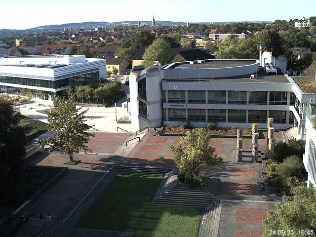 Foto der Webcam: Verwaltungsgebäude, Innenhof mit Audimax, Hörsaal-Gebäude 1