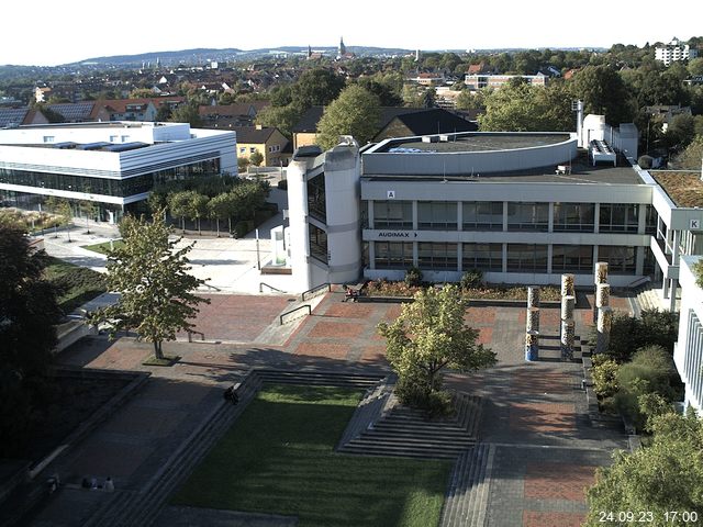 Foto der Webcam: Verwaltungsgebäude, Innenhof mit Audimax, Hörsaal-Gebäude 1