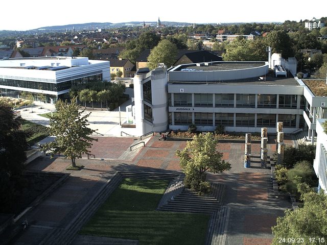 Foto der Webcam: Verwaltungsgebäude, Innenhof mit Audimax, Hörsaal-Gebäude 1