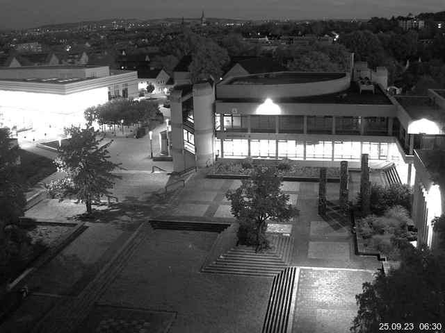 Foto der Webcam: Verwaltungsgebäude, Innenhof mit Audimax, Hörsaal-Gebäude 1