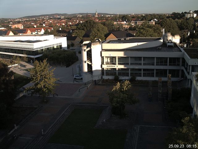 Foto der Webcam: Verwaltungsgebäude, Innenhof mit Audimax, Hörsaal-Gebäude 1