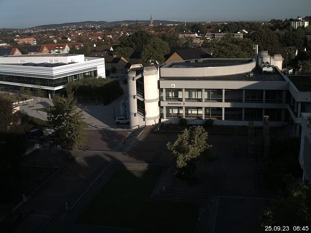 Foto der Webcam: Verwaltungsgebäude, Innenhof mit Audimax, Hörsaal-Gebäude 1