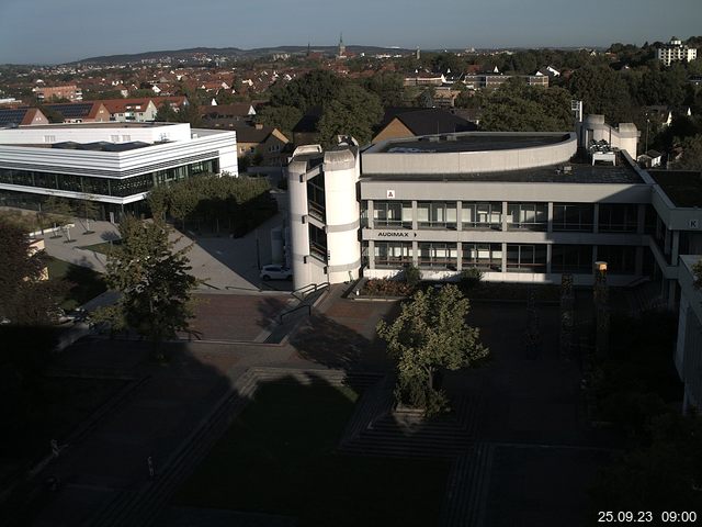 Foto der Webcam: Verwaltungsgebäude, Innenhof mit Audimax, Hörsaal-Gebäude 1