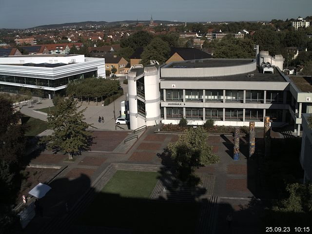 Foto der Webcam: Verwaltungsgebäude, Innenhof mit Audimax, Hörsaal-Gebäude 1