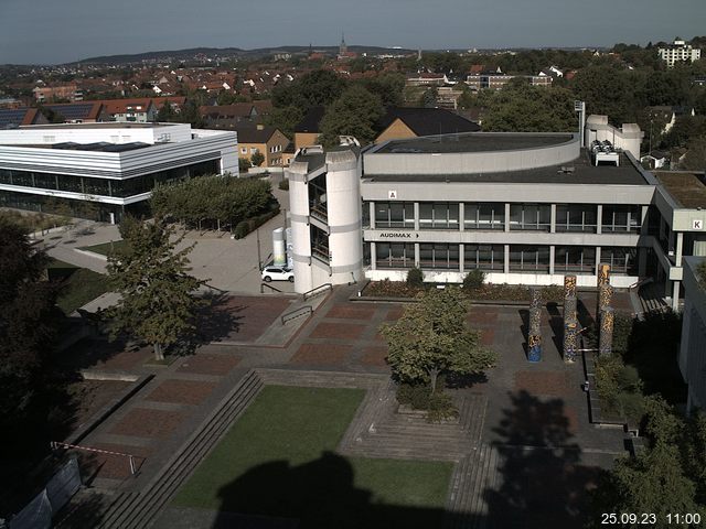 Foto der Webcam: Verwaltungsgebäude, Innenhof mit Audimax, Hörsaal-Gebäude 1