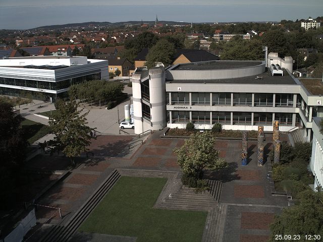 Foto der Webcam: Verwaltungsgebäude, Innenhof mit Audimax, Hörsaal-Gebäude 1