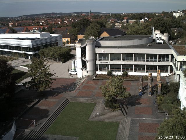 Foto der Webcam: Verwaltungsgebäude, Innenhof mit Audimax, Hörsaal-Gebäude 1