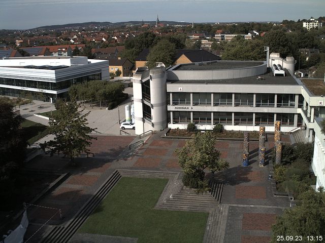 Foto der Webcam: Verwaltungsgebäude, Innenhof mit Audimax, Hörsaal-Gebäude 1