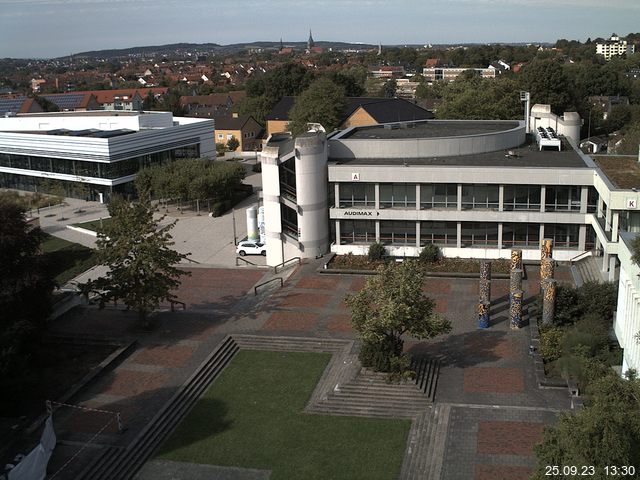 Foto der Webcam: Verwaltungsgebäude, Innenhof mit Audimax, Hörsaal-Gebäude 1