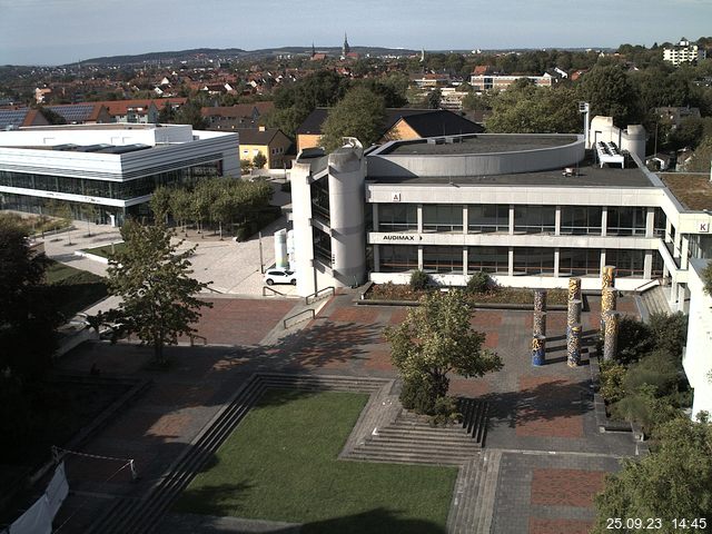 Foto der Webcam: Verwaltungsgebäude, Innenhof mit Audimax, Hörsaal-Gebäude 1