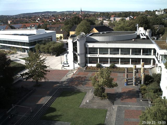 Foto der Webcam: Verwaltungsgebäude, Innenhof mit Audimax, Hörsaal-Gebäude 1