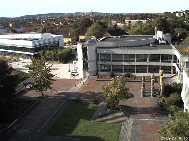 Foto der Webcam: Verwaltungsgebäude, Innenhof mit Audimax, Hörsaal-Gebäude 1