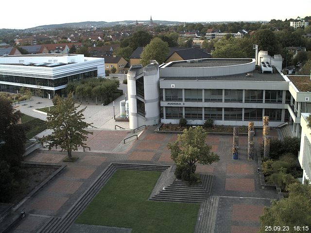 Foto der Webcam: Verwaltungsgebäude, Innenhof mit Audimax, Hörsaal-Gebäude 1