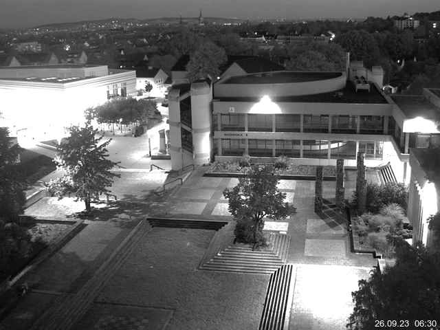 Foto der Webcam: Verwaltungsgebäude, Innenhof mit Audimax, Hörsaal-Gebäude 1