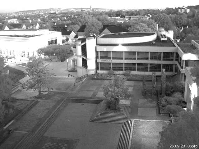 Foto der Webcam: Verwaltungsgebäude, Innenhof mit Audimax, Hörsaal-Gebäude 1