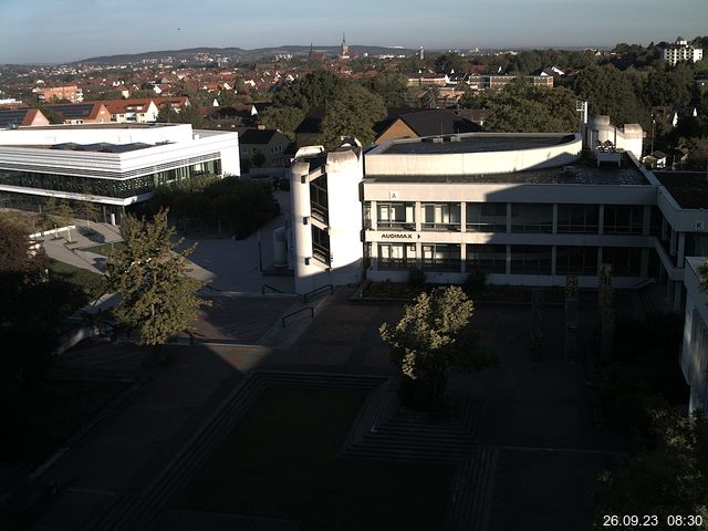 Foto der Webcam: Verwaltungsgebäude, Innenhof mit Audimax, Hörsaal-Gebäude 1