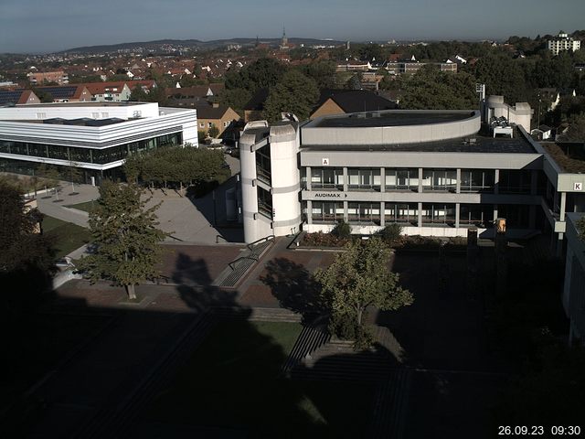 Foto der Webcam: Verwaltungsgebäude, Innenhof mit Audimax, Hörsaal-Gebäude 1