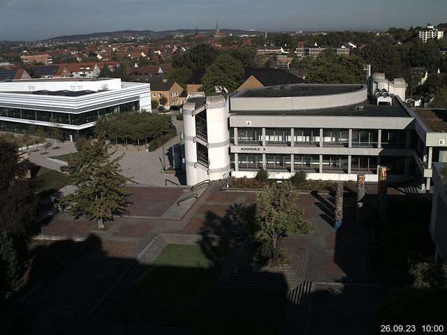 Foto der Webcam: Verwaltungsgebäude, Innenhof mit Audimax, Hörsaal-Gebäude 1