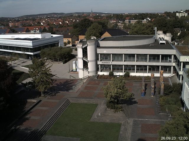 Foto der Webcam: Verwaltungsgebäude, Innenhof mit Audimax, Hörsaal-Gebäude 1