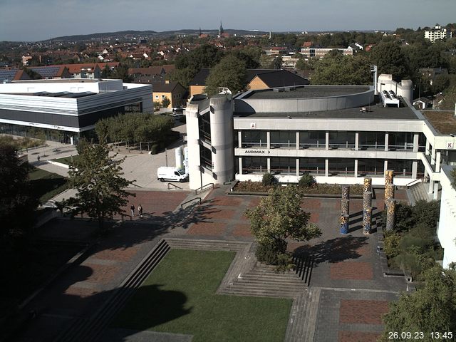 Foto der Webcam: Verwaltungsgebäude, Innenhof mit Audimax, Hörsaal-Gebäude 1