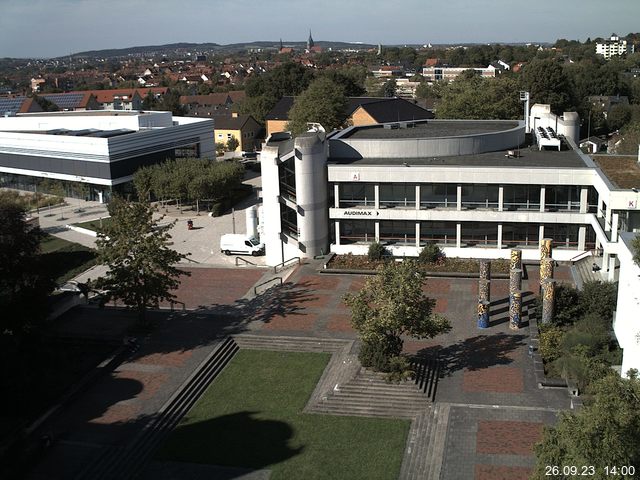 Foto der Webcam: Verwaltungsgebäude, Innenhof mit Audimax, Hörsaal-Gebäude 1