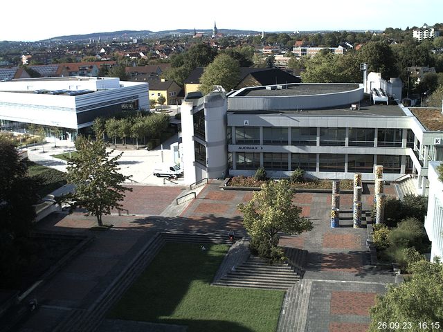 Foto der Webcam: Verwaltungsgebäude, Innenhof mit Audimax, Hörsaal-Gebäude 1