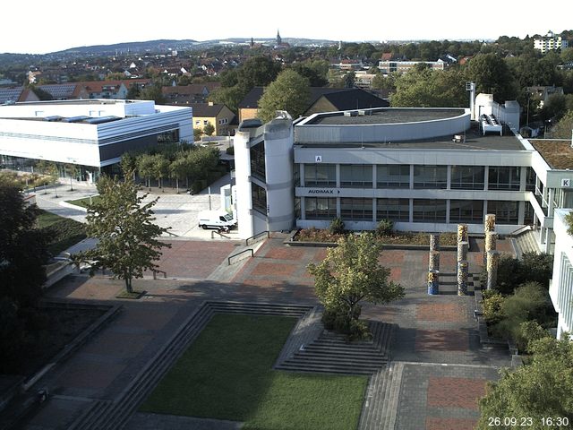 Foto der Webcam: Verwaltungsgebäude, Innenhof mit Audimax, Hörsaal-Gebäude 1