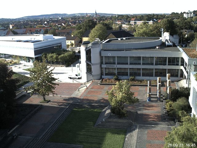 Foto der Webcam: Verwaltungsgebäude, Innenhof mit Audimax, Hörsaal-Gebäude 1