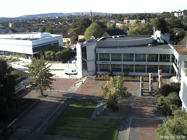 Foto der Webcam: Verwaltungsgebäude, Innenhof mit Audimax, Hörsaal-Gebäude 1