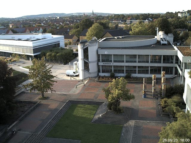 Foto der Webcam: Verwaltungsgebäude, Innenhof mit Audimax, Hörsaal-Gebäude 1