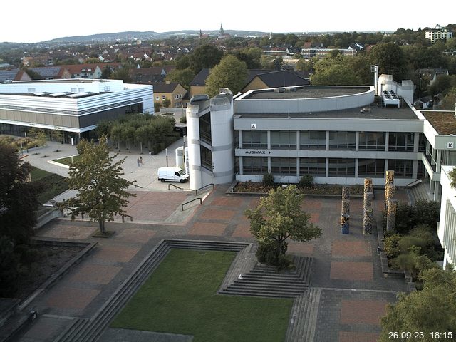 Foto der Webcam: Verwaltungsgebäude, Innenhof mit Audimax, Hörsaal-Gebäude 1