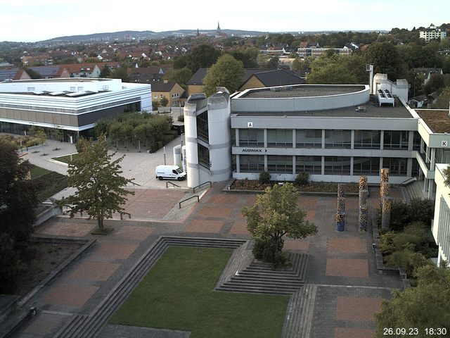 Foto der Webcam: Verwaltungsgebäude, Innenhof mit Audimax, Hörsaal-Gebäude 1