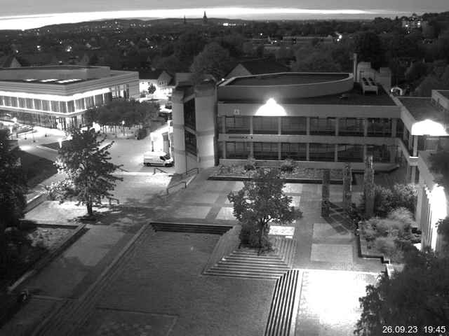 Foto der Webcam: Verwaltungsgebäude, Innenhof mit Audimax, Hörsaal-Gebäude 1