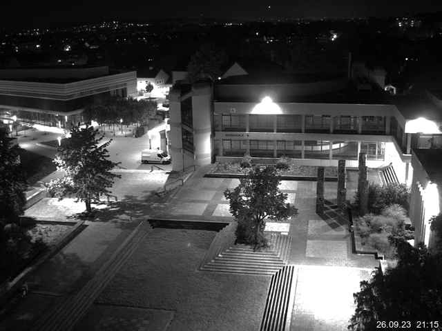 Foto der Webcam: Verwaltungsgebäude, Innenhof mit Audimax, Hörsaal-Gebäude 1