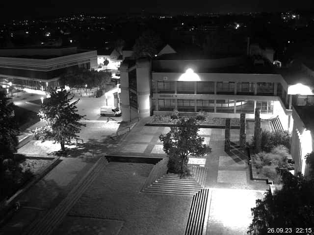 Foto der Webcam: Verwaltungsgebäude, Innenhof mit Audimax, Hörsaal-Gebäude 1