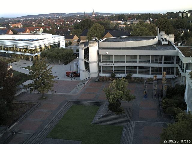 Foto der Webcam: Verwaltungsgebäude, Innenhof mit Audimax, Hörsaal-Gebäude 1