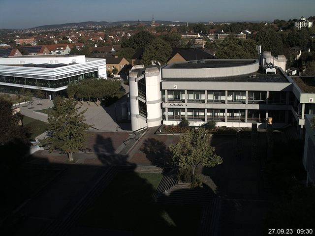 Foto der Webcam: Verwaltungsgebäude, Innenhof mit Audimax, Hörsaal-Gebäude 1