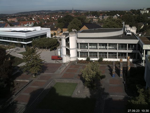 Foto der Webcam: Verwaltungsgebäude, Innenhof mit Audimax, Hörsaal-Gebäude 1