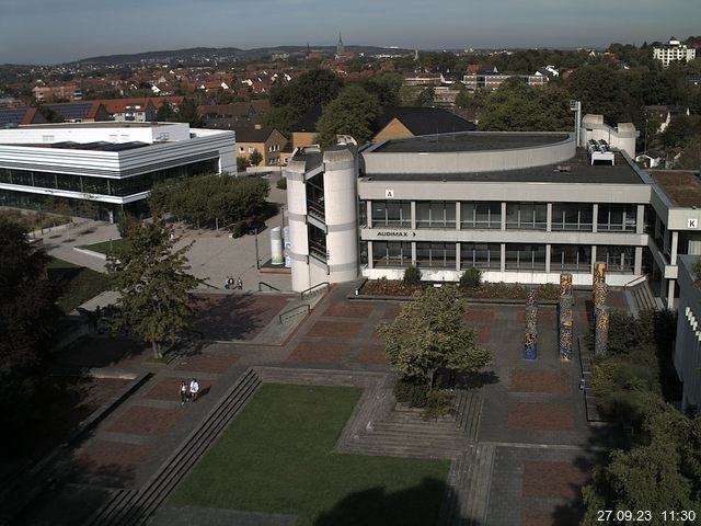 Foto der Webcam: Verwaltungsgebäude, Innenhof mit Audimax, Hörsaal-Gebäude 1