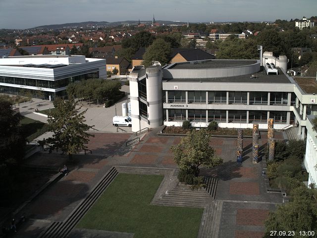 Foto der Webcam: Verwaltungsgebäude, Innenhof mit Audimax, Hörsaal-Gebäude 1