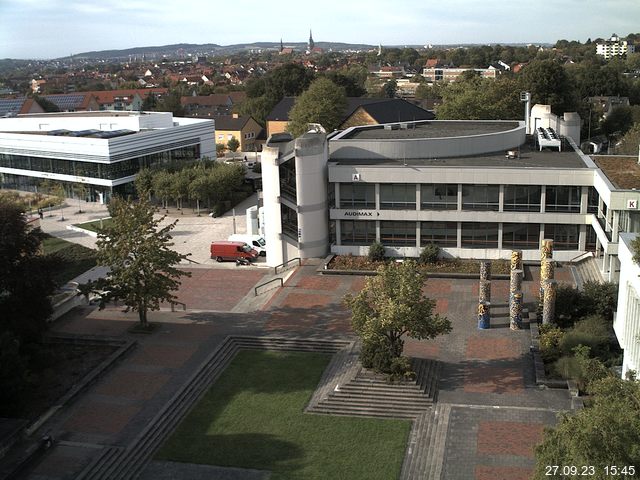 Foto der Webcam: Verwaltungsgebäude, Innenhof mit Audimax, Hörsaal-Gebäude 1