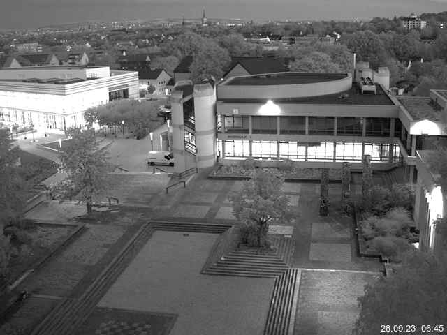 Foto der Webcam: Verwaltungsgebäude, Innenhof mit Audimax, Hörsaal-Gebäude 1