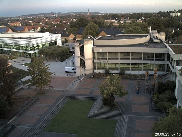 Foto der Webcam: Verwaltungsgebäude, Innenhof mit Audimax, Hörsaal-Gebäude 1