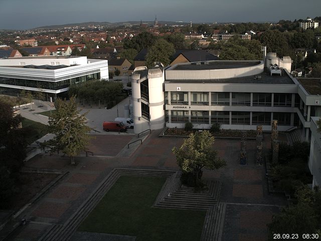 Foto der Webcam: Verwaltungsgebäude, Innenhof mit Audimax, Hörsaal-Gebäude 1