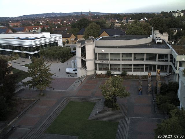 Foto der Webcam: Verwaltungsgebäude, Innenhof mit Audimax, Hörsaal-Gebäude 1